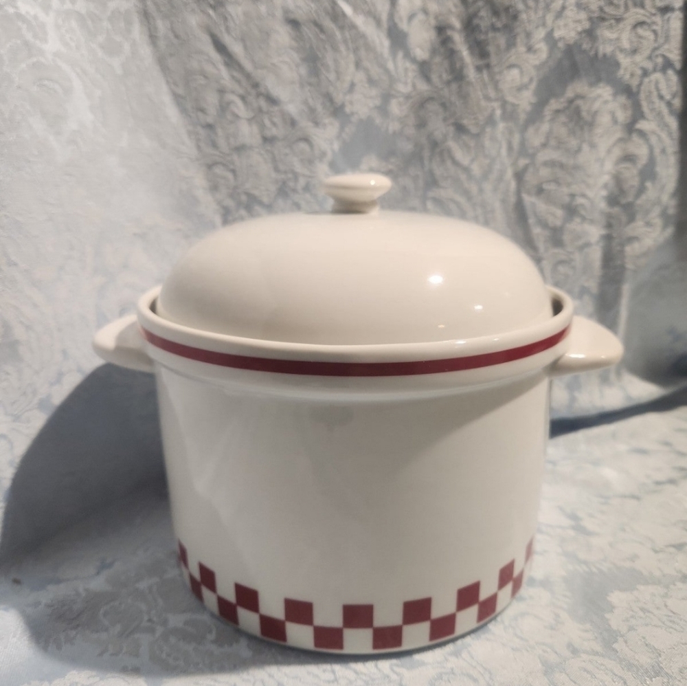 Farmhouse Bean/Soup Ceramic Kettle by BIA